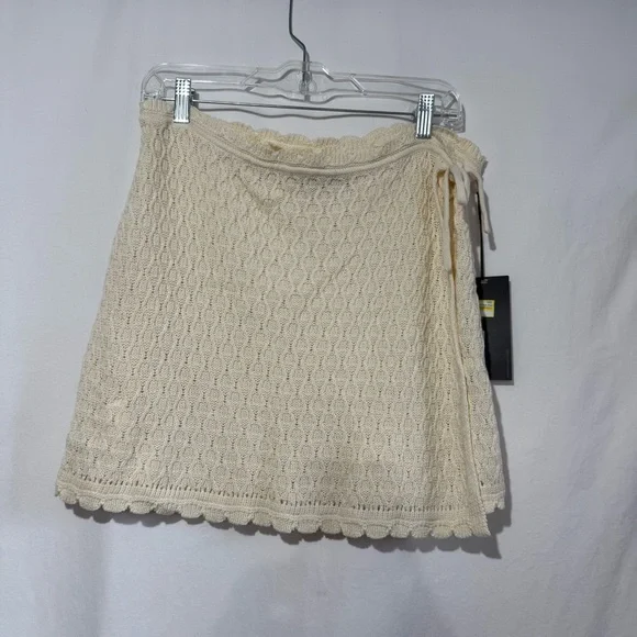 Cream Sleeveless Knit Vest and Skirt Set‎ - Picture 5 of 8